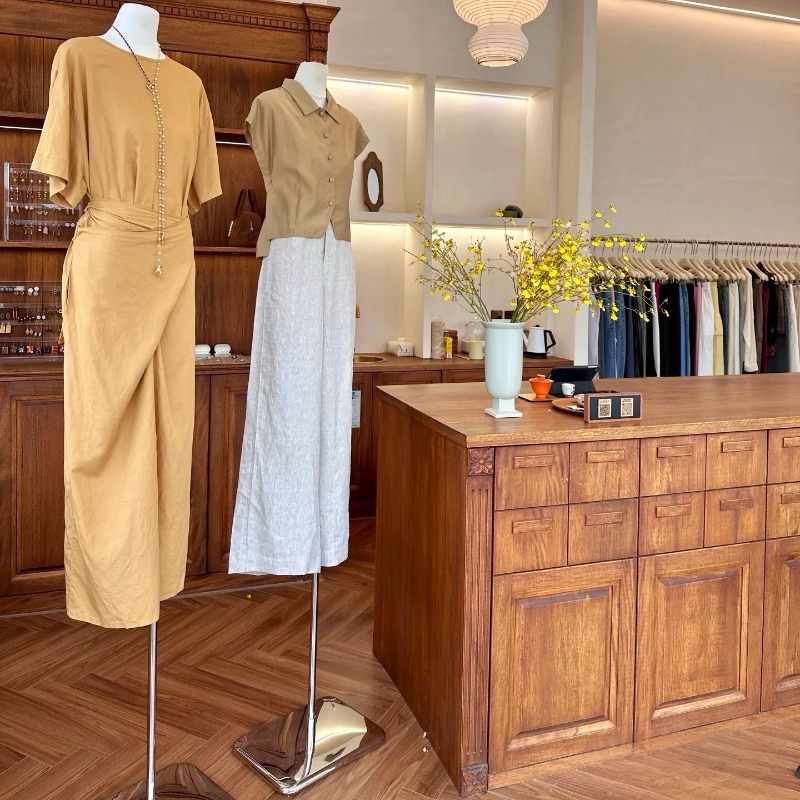 Clothing shop checkout page Me - Office Furniture Buyers review and price